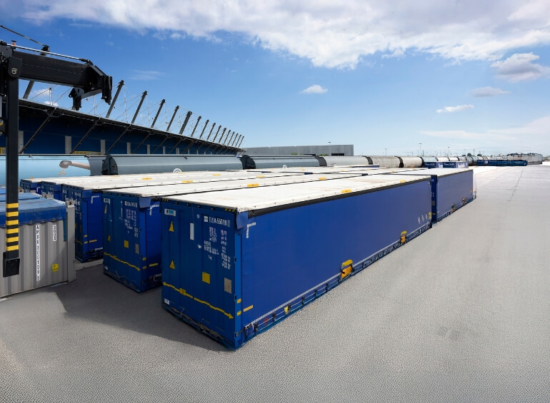 Stoccaggio container pieni e vuoti